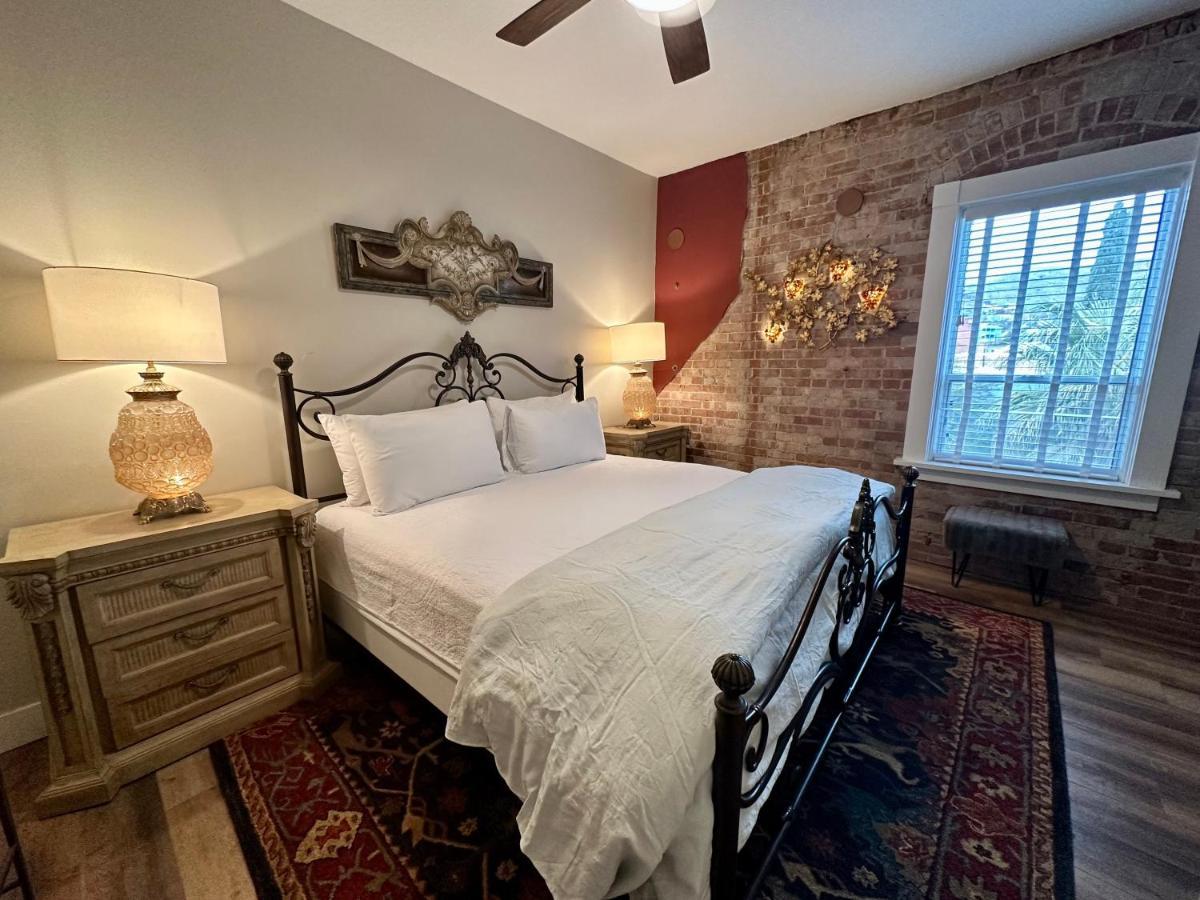 Bisbee Brownstone Suites Exterior photo
