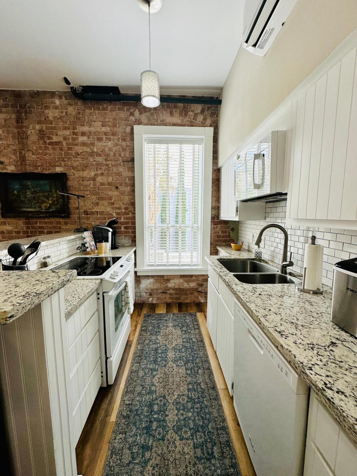 Bisbee Brownstone Suites Exterior photo