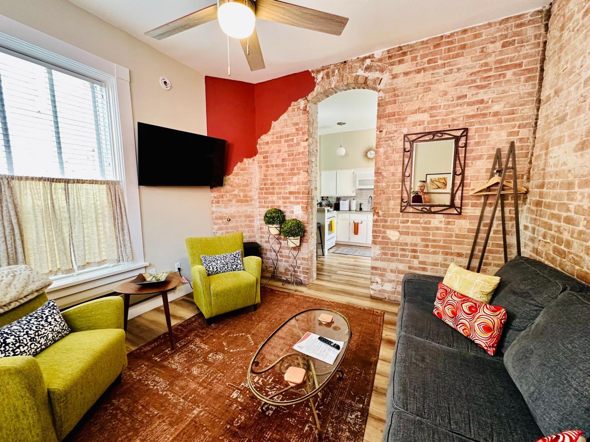 Bisbee Brownstone Suites Exterior photo