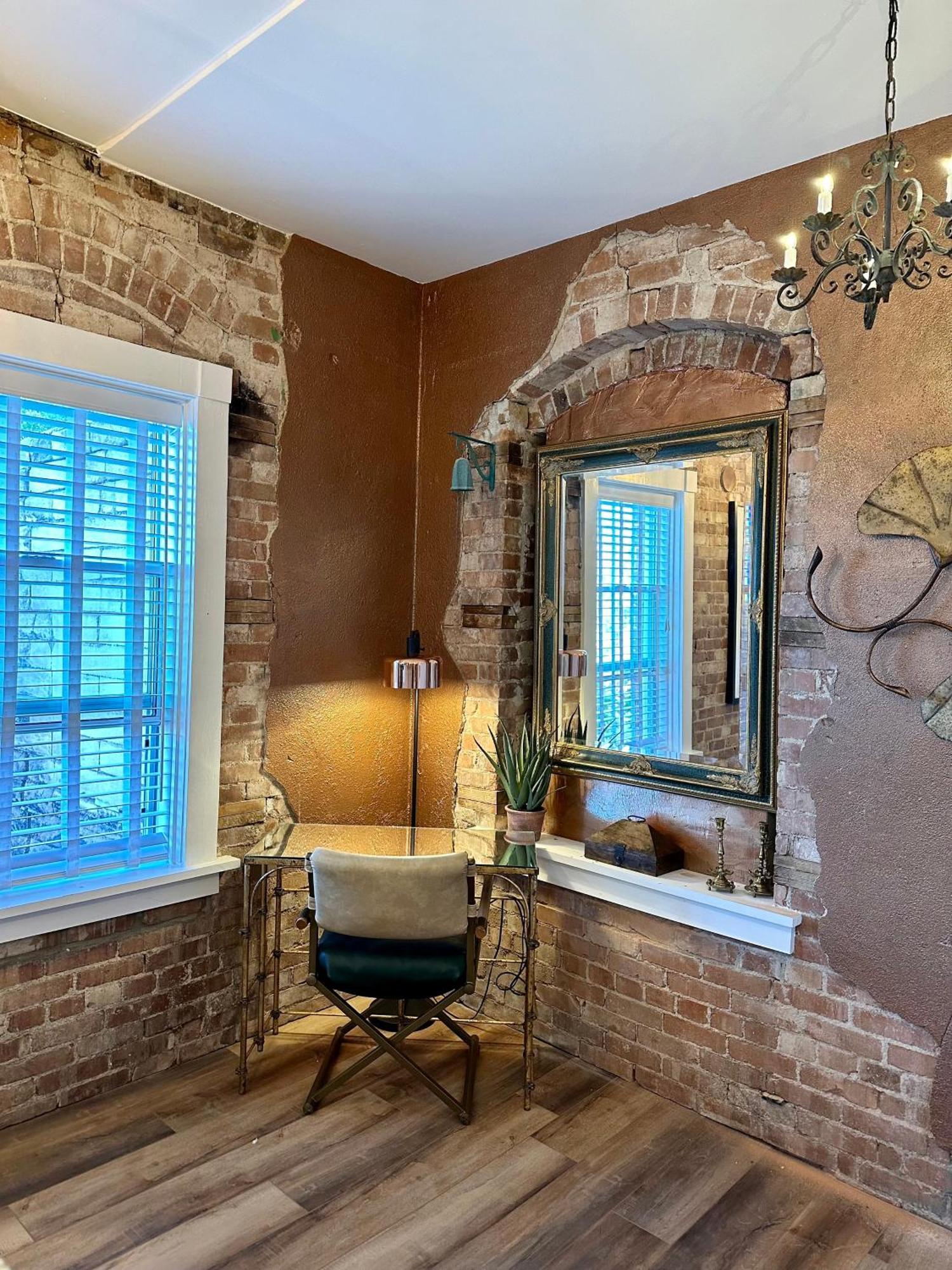 Bisbee Brownstone Suites Exterior photo