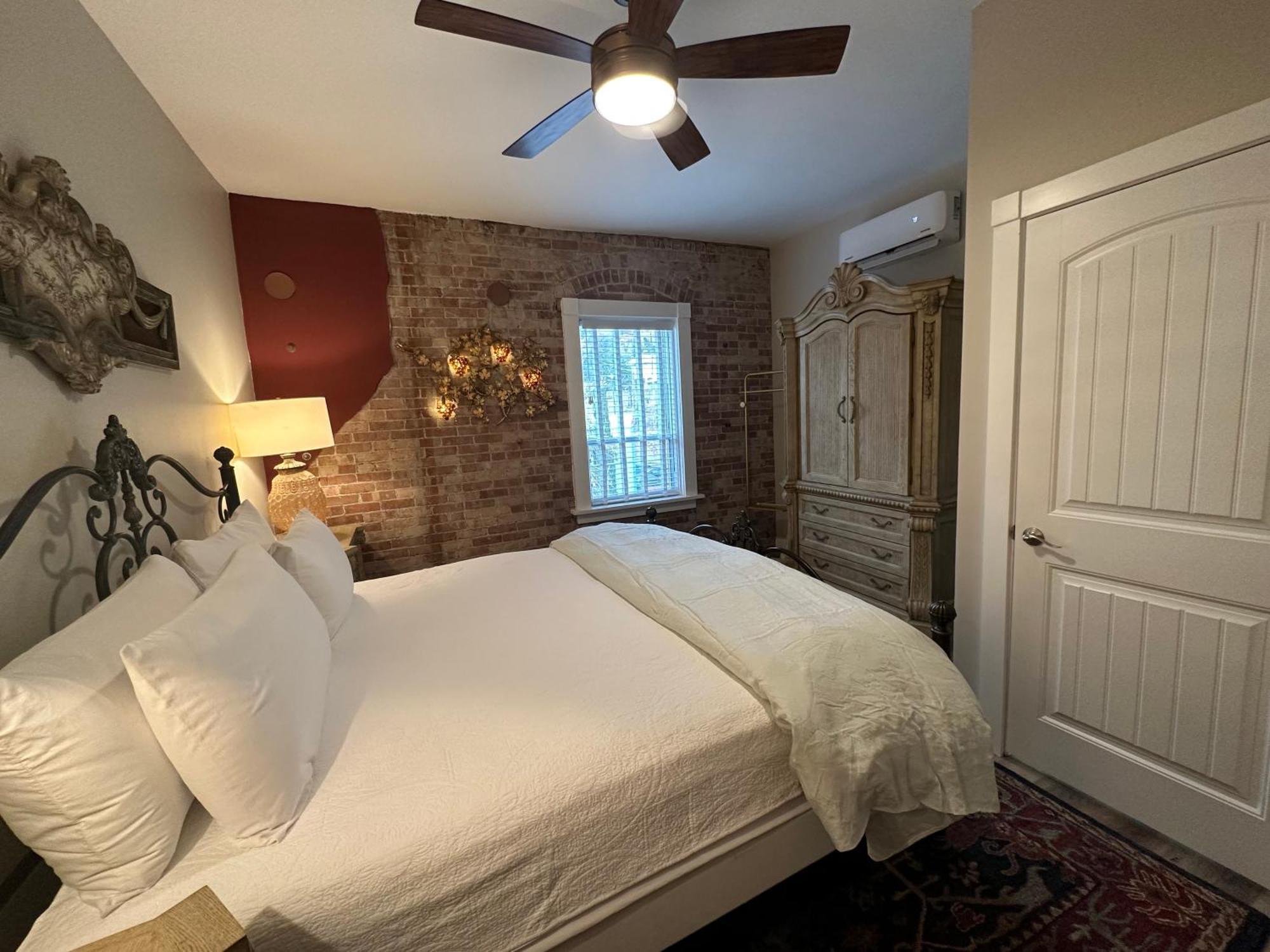 Bisbee Brownstone Suites Room photo