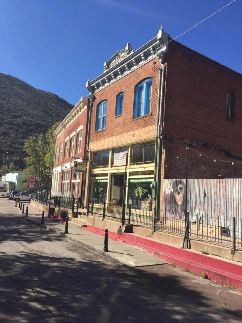 Bisbee Brownstone Suites Exterior photo